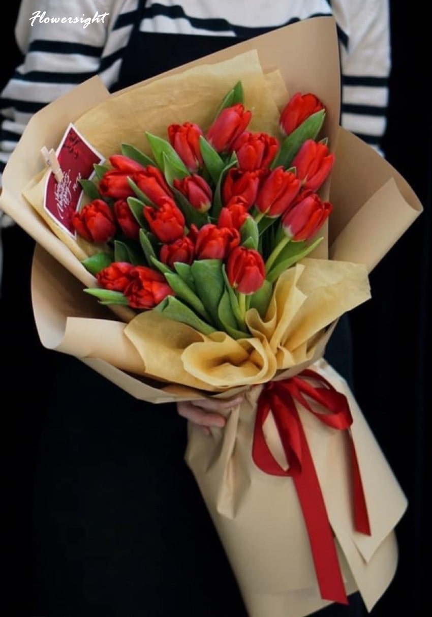 Mẫu bó hoa tulip đỏ sang trọng
