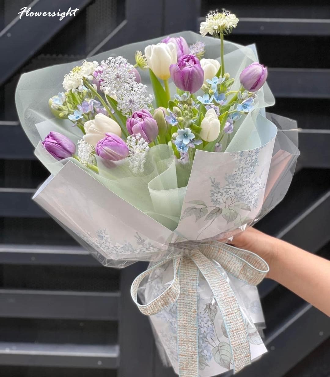 Bó hoa tulip với mong ước trải qua tình yêu ngọt ngào
