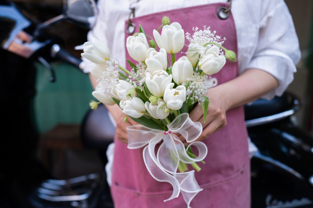 Hoa tulip trắng tượng trưng cho tình yêu thuần khiết và hoàn hảo