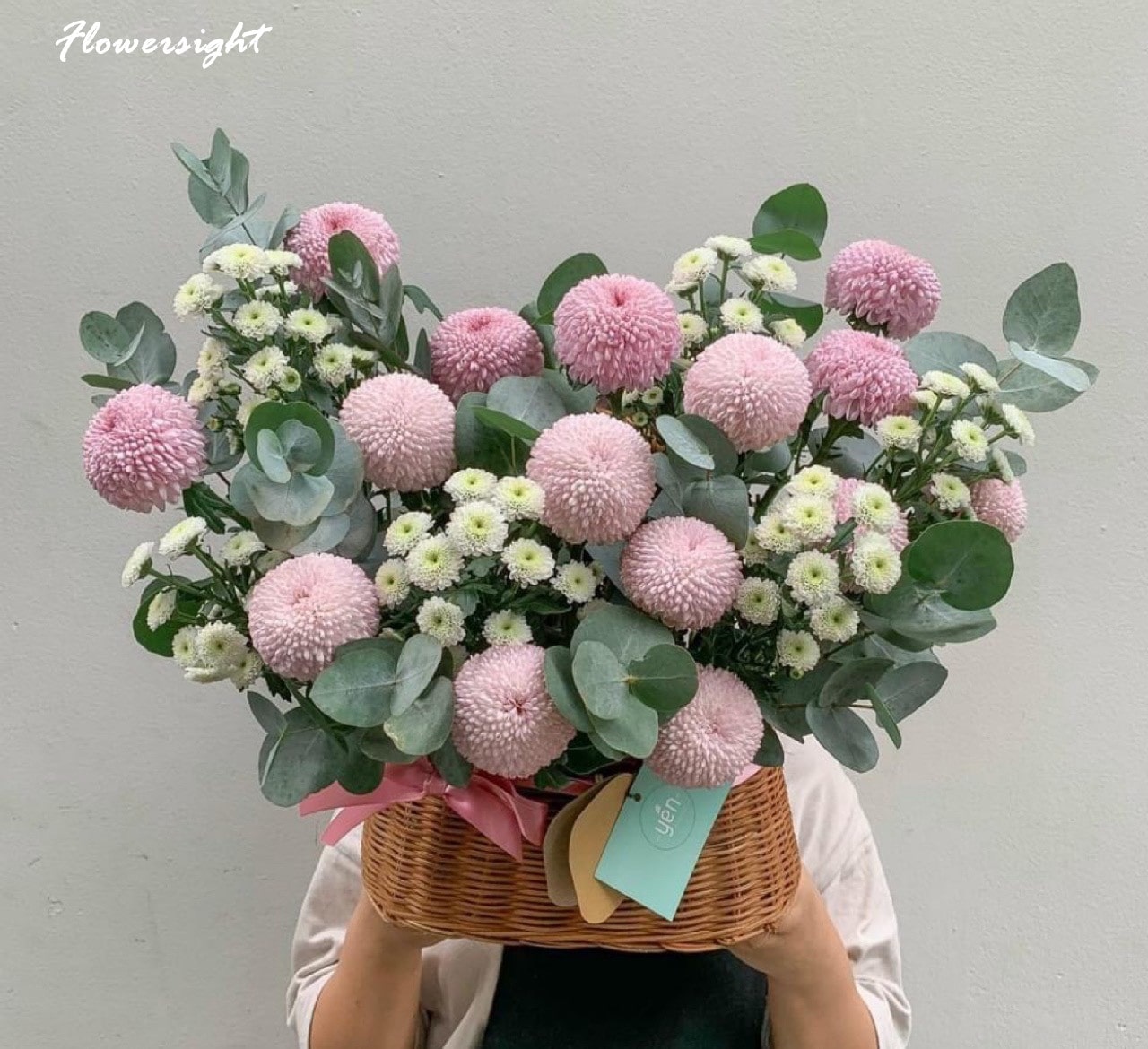 Lẵng hoa cúc mẫu đơn - biểu tượng cho niềm vui và hạnh phúc