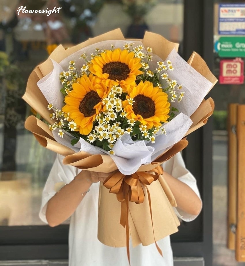 Hoa hướng dương kết hợp cùng hoa cúc họa mi là một lựa chọn vô cùng thú vị, đáng thử