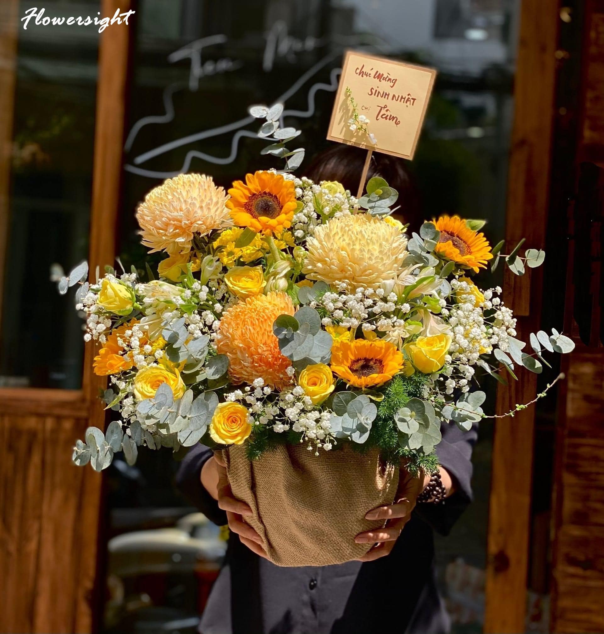 Lẵng hoa hướng dương kết hợp cùng cúc mẫu đơn