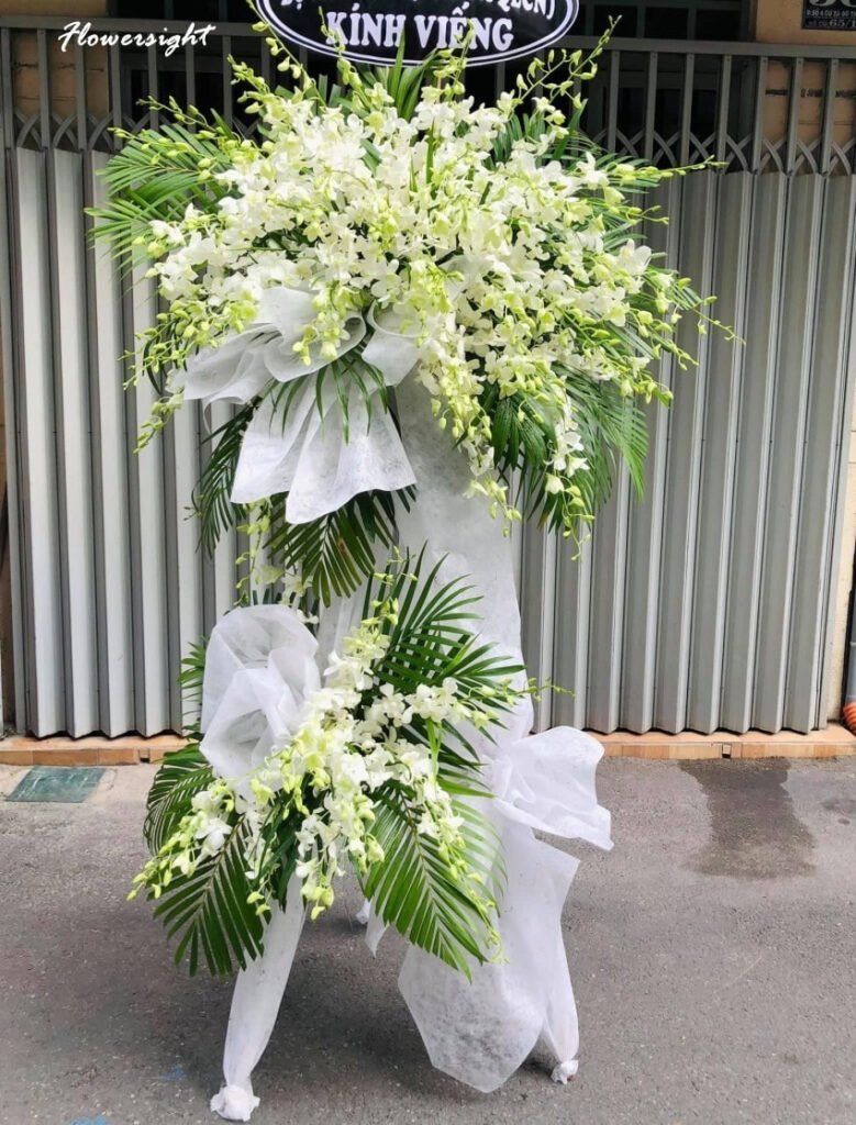 Hoa lan trắng được nhiều người lựa chọn để cắm hoa chia buồn