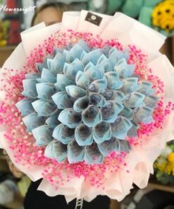 hoa tiền bằng giấy và hoa khô