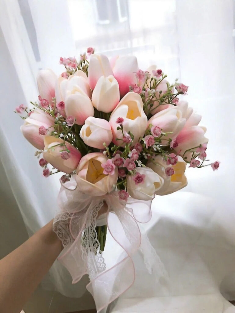 Hoa tulip hồng mang ý nghĩa cho hạnh phúc viên mãn