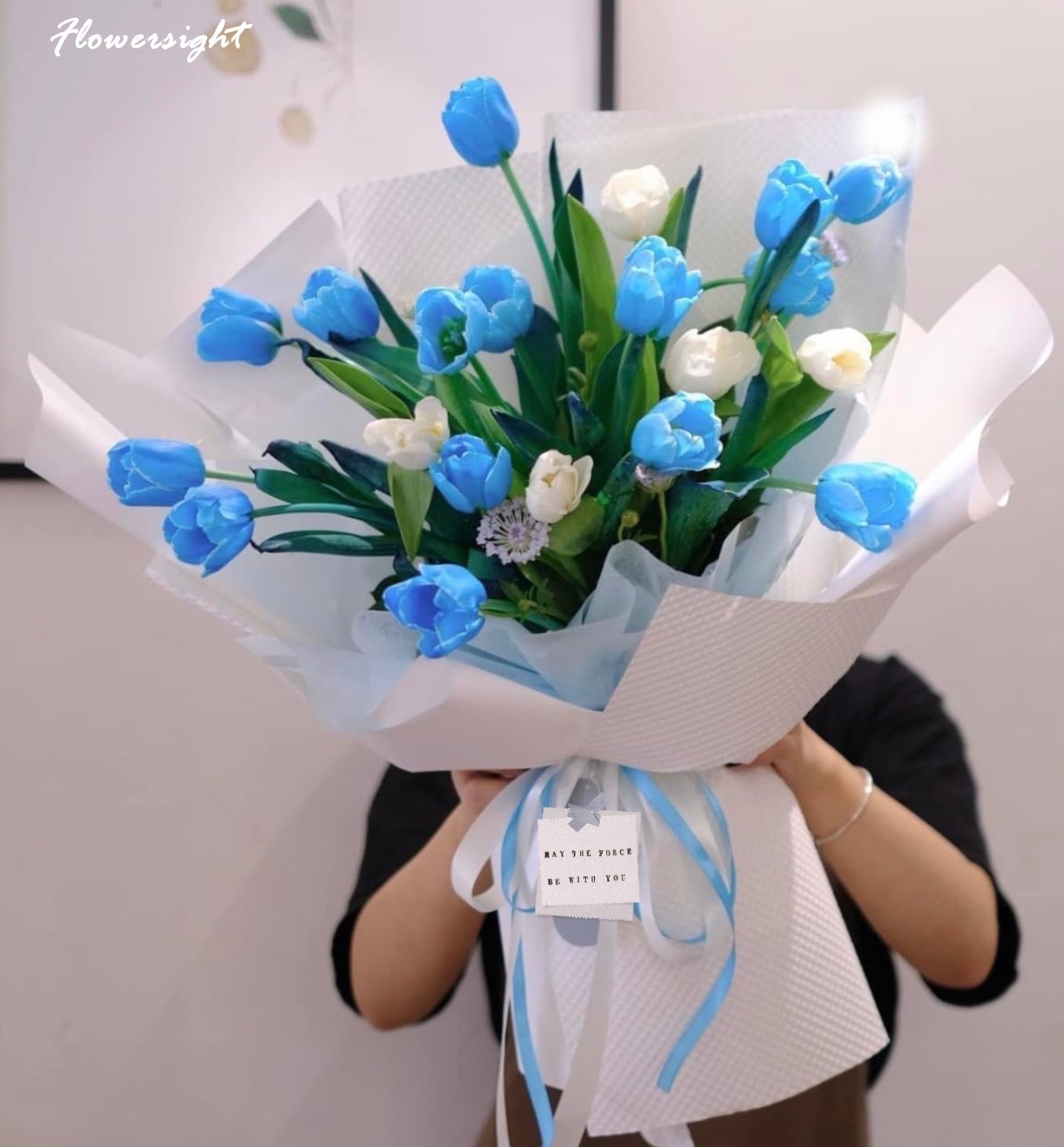 Không cô gái nào có thể cưỡng lại vẻ đẹp của hoa tulip xanh