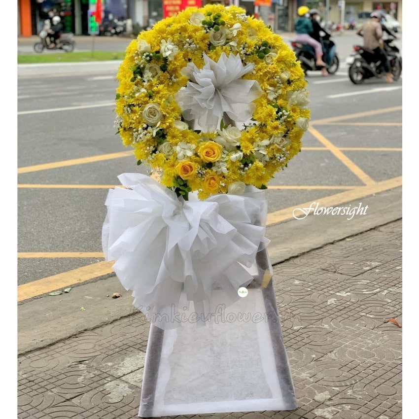 Lẵng hoa cúc vàng đám ma chia buồn