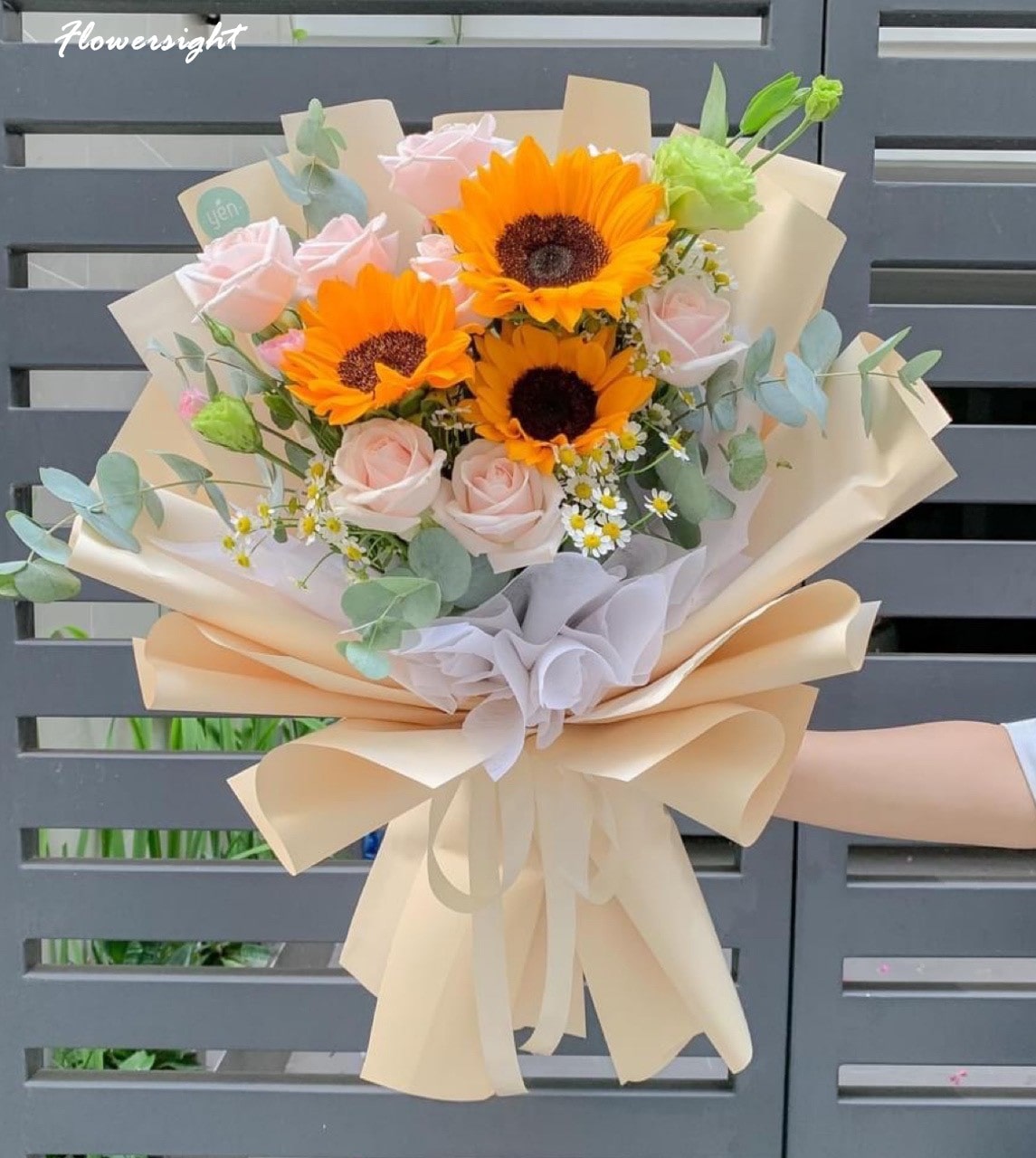 Ngoài ra bạn hoàn toàn có thể kết hợp với các loại hoa khác để tăng nét hài hòa, màu sắc cho bó hoa 