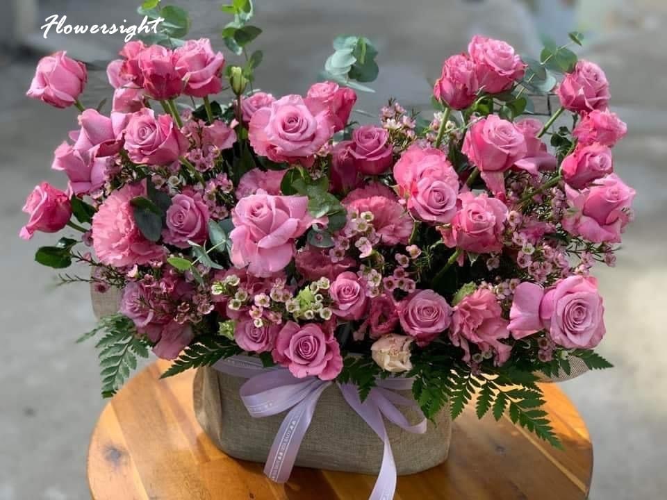 Ngoài ra, các bó hoa chỉ toàn hồng tím phai cũng là sự lựa chọn rất tuyệt vời để dành tặng cho người mình yêu thương!
