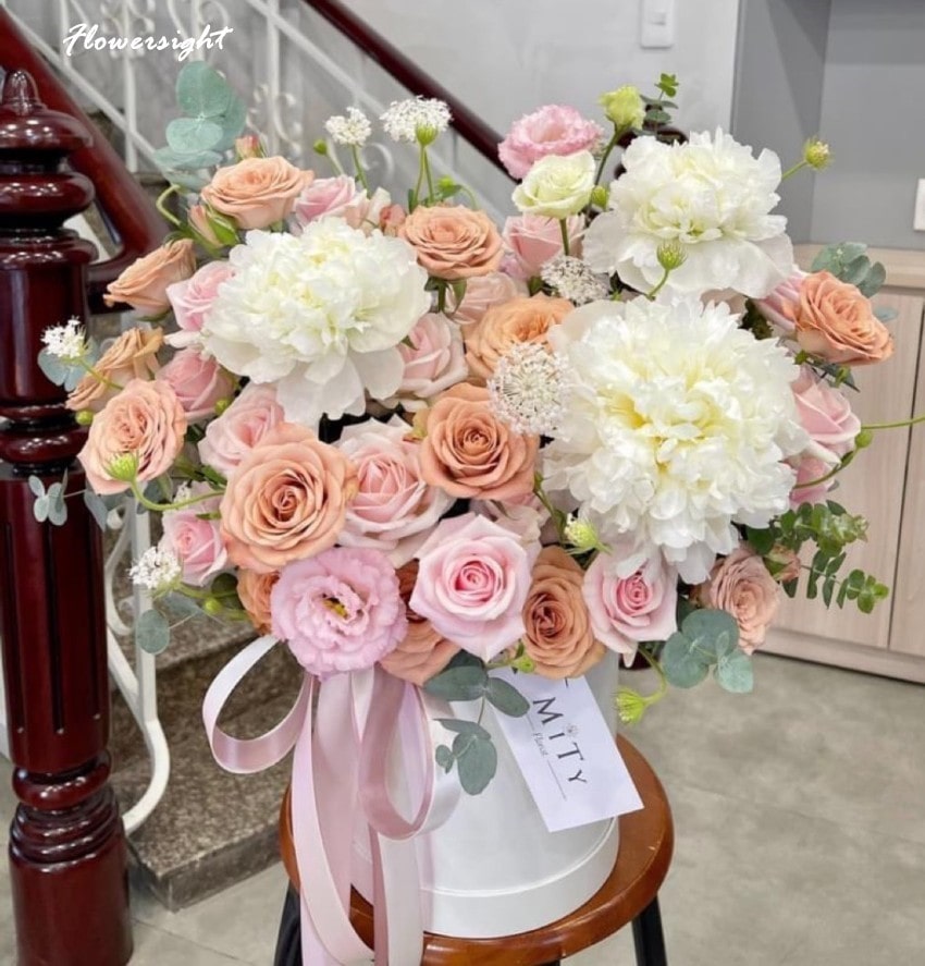 Tặng hoa vào dịp tân gia là nét văn hóa tốt đẹp của người Việt Nam