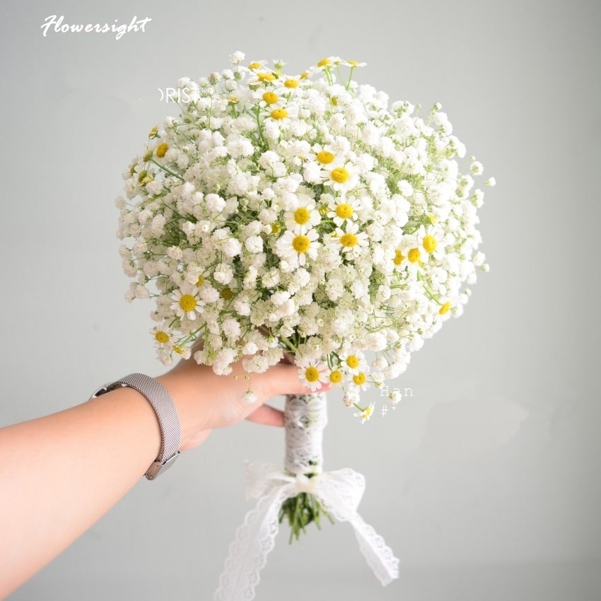 Bó hoa baby và cúc họa mi dáng tròn