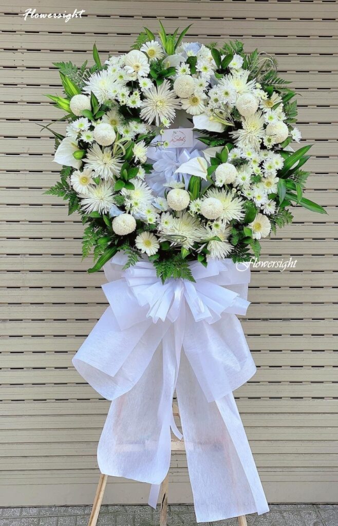 Vòng hoa cúc trắng rất phổ biết trong tang lễ