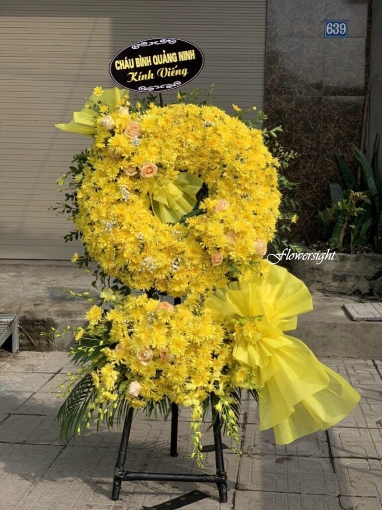 Vòng hoa cúc vàng tinh tế, lịch sự