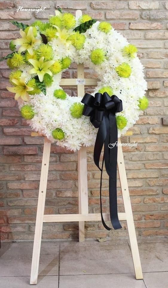 Vòng hoa đám tang phù hợp với người theo đạo công giáo
