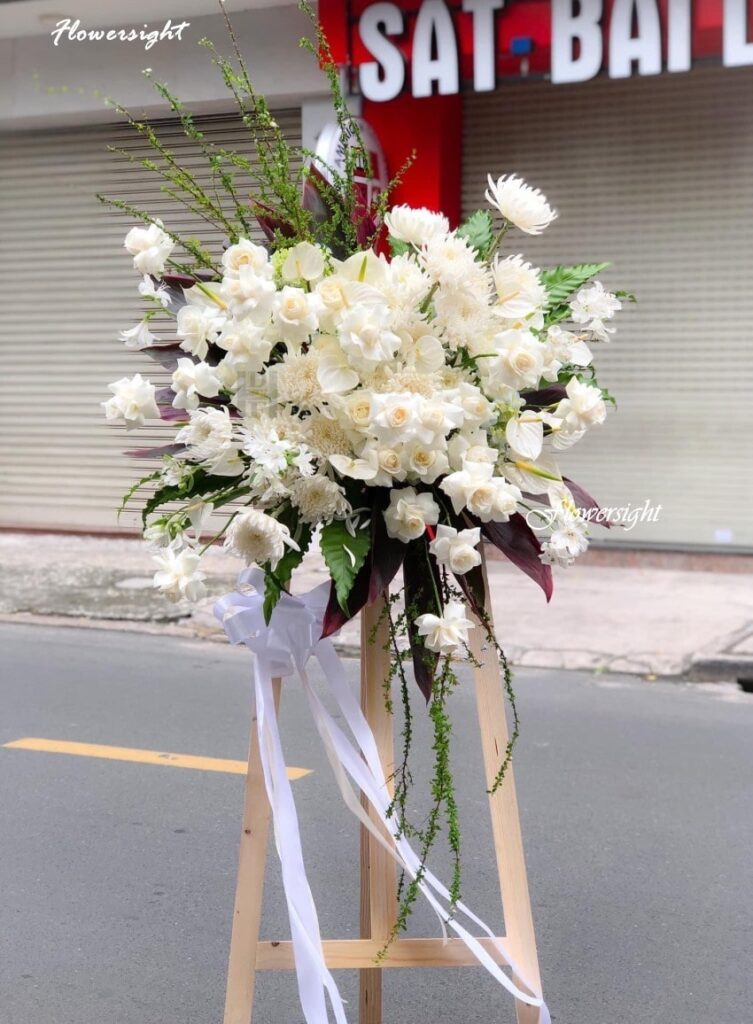 Vòng hoa tang lễ trắng