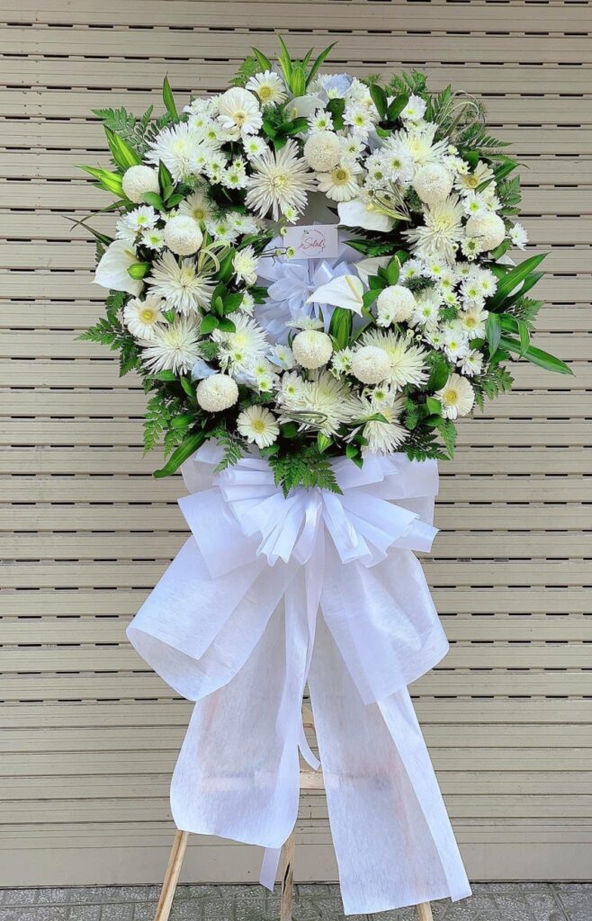 Vòng hoa trắng viếng bố mẹ thông gia