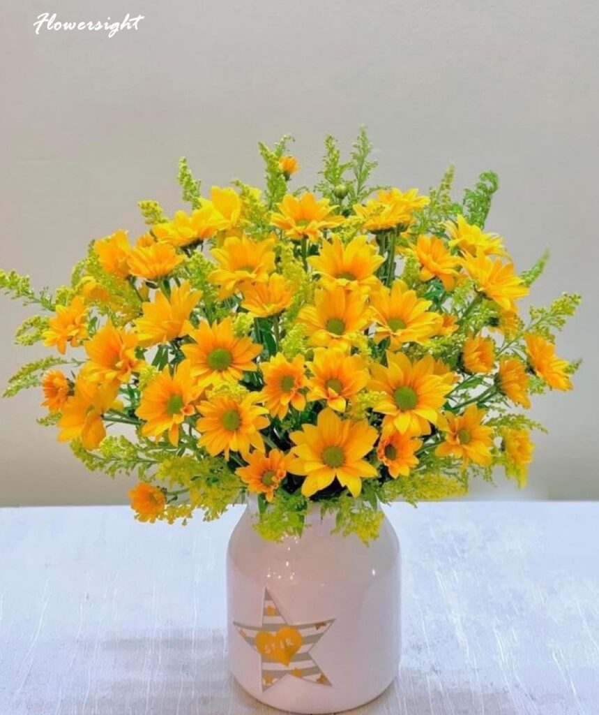 Bình hoa cúc vàng