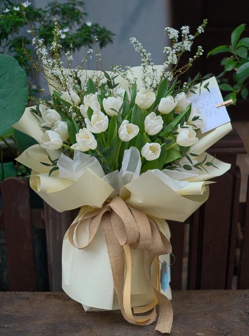 Hoa tulip trắng trang trí lễ cưới