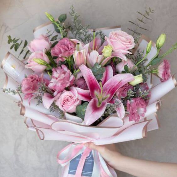 Bó hoa loa kèn tím