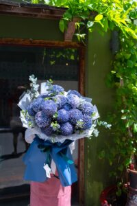 Bó cúc mẫu đơn đại diện cho tình yêu vĩnh cửu, chung thủy