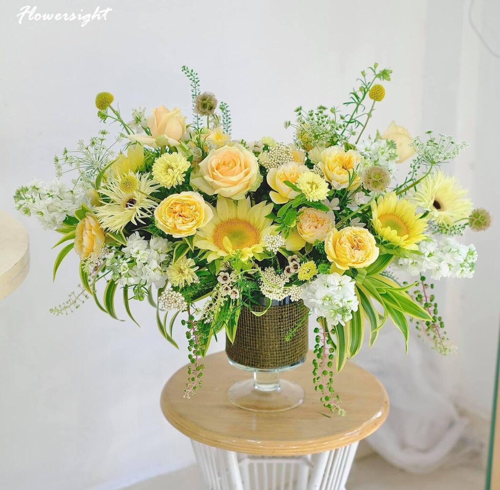 Hoa đồng tiền vàng rực rỡ, biểu tượng của sự thịnh vượng và thành công. Chúc bạn luôn gặp nhiều may mắn