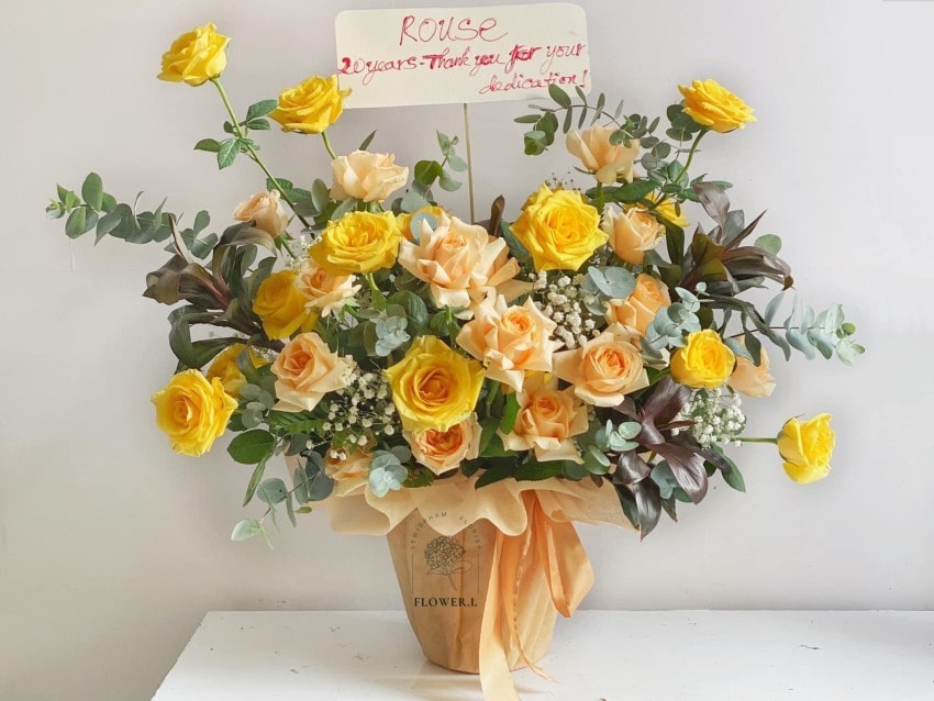 Giỏ hoa hồng vàng đẹp mang đến những lời chúc tốt đẹp gửi đến người nhận