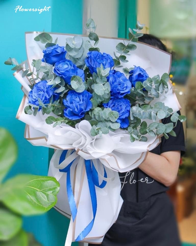 Hoa hồng xanh là biểu tượng của tình yêu nồng cháy và vĩnh cửu