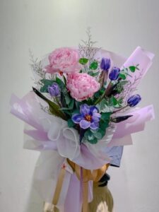 Bó hoa mẫu đơn giản dị, đơn giản