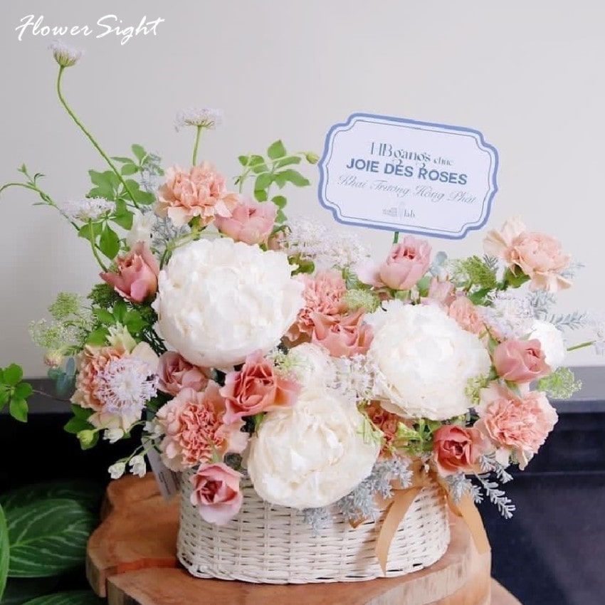 Giỏ hoa mẫu đơn trắng xinh xắn tặng khai trương