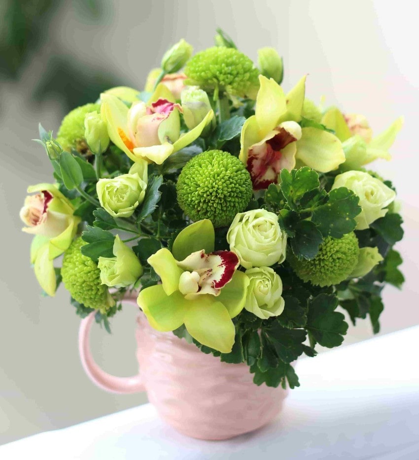 Lẵng hoa cưới tone màu xanh lạ mắt, đáng yêu.