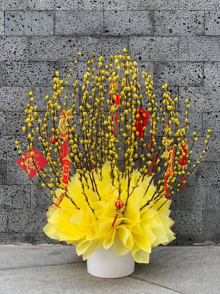 Bình hoa nụ tầm xuân