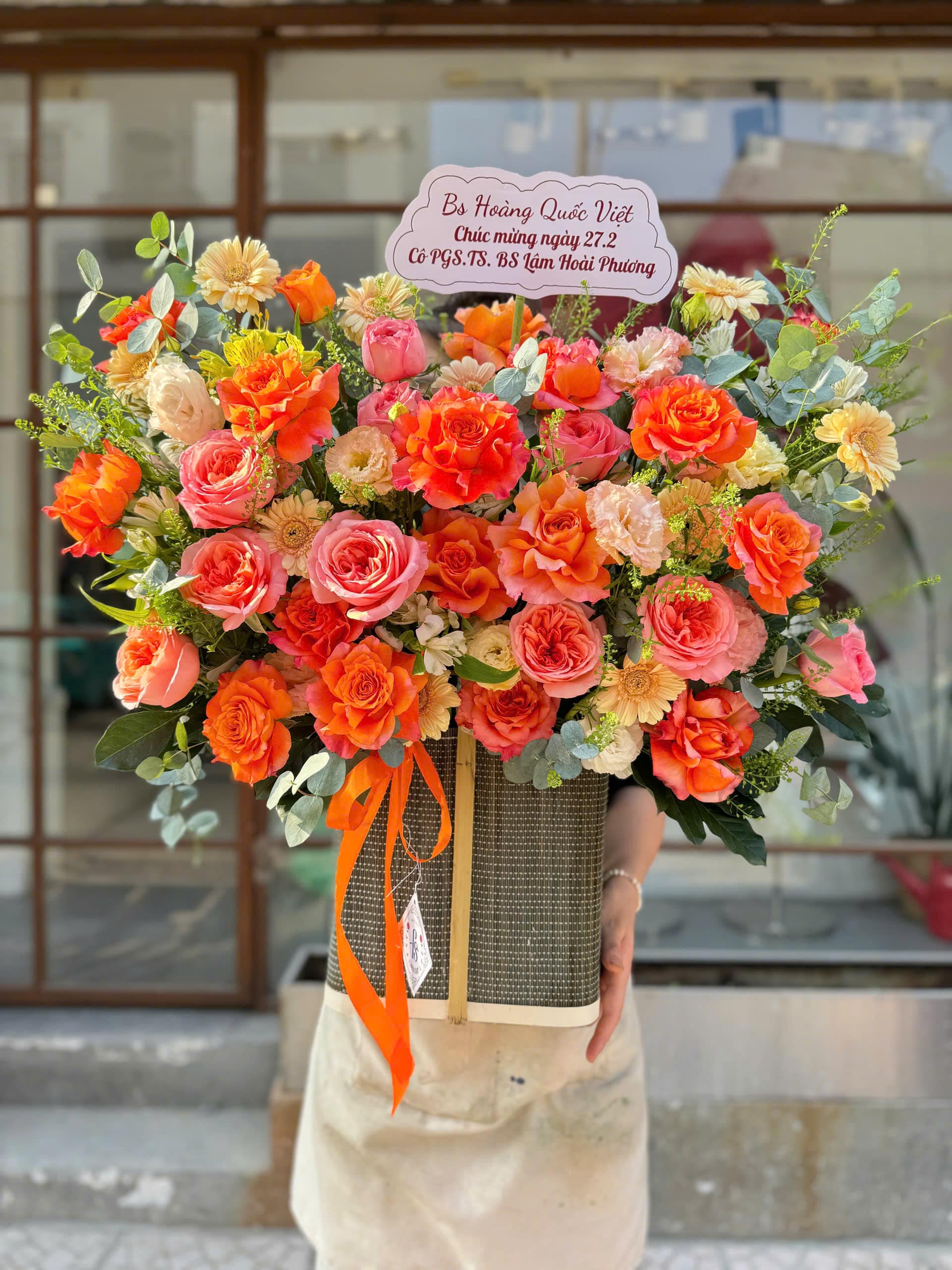 Giỏ hoa hồng cam Floral hamorny