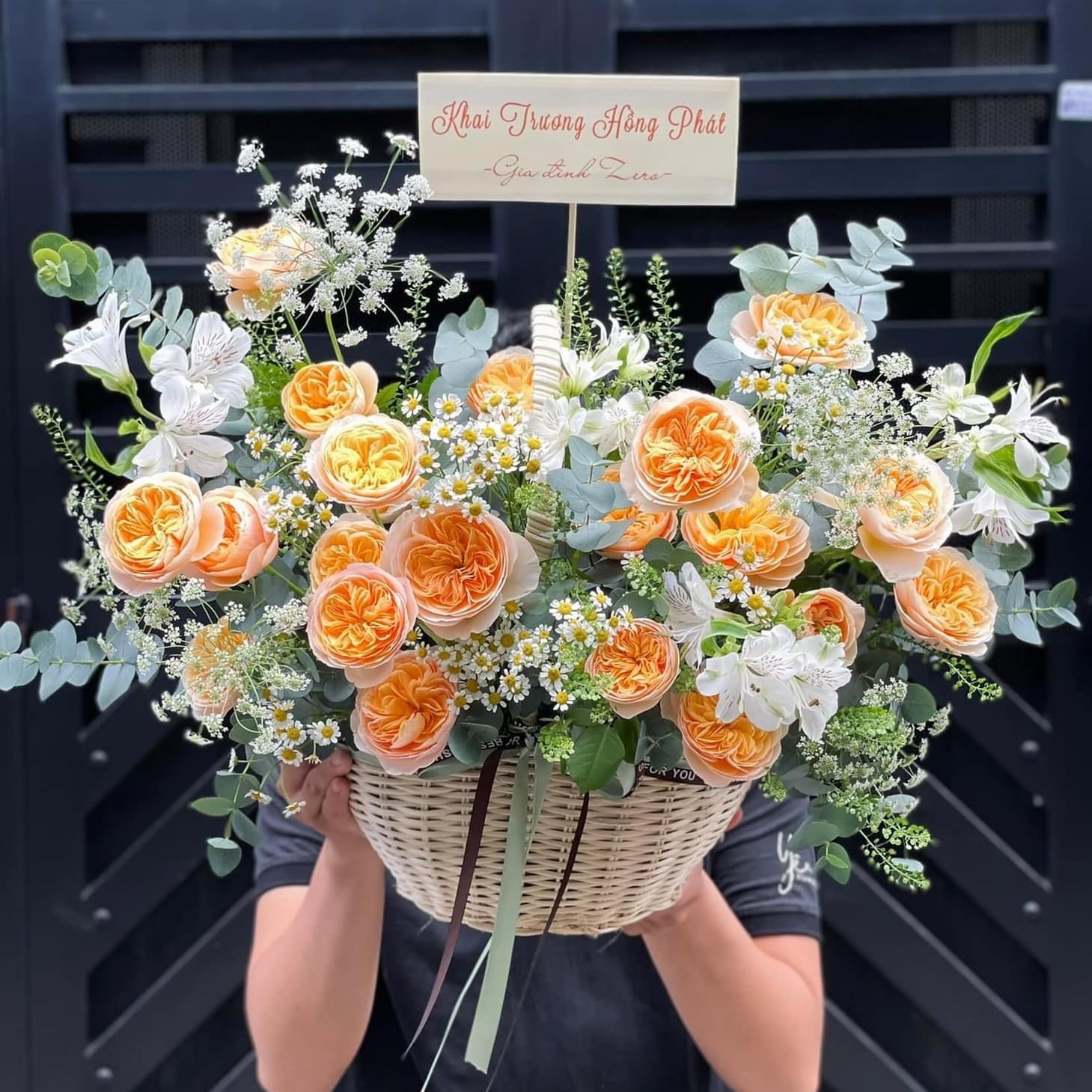 Giỏ hoa tươi giá rẻ "Ánh sáng tình yêu"