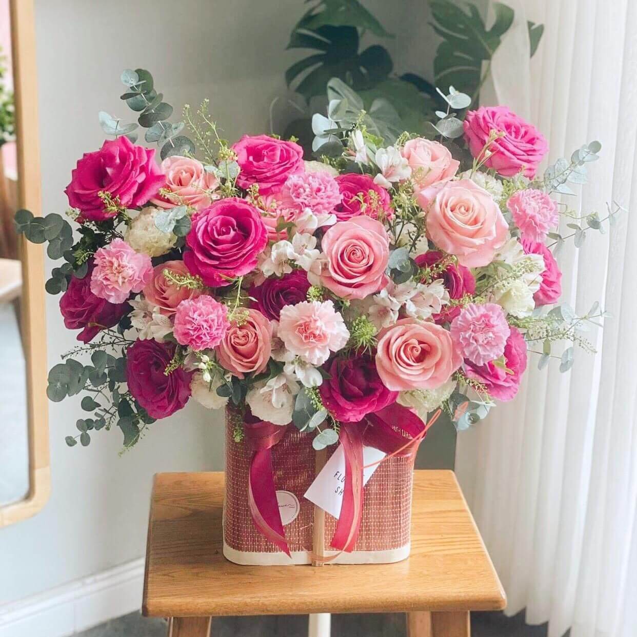 Giỏ hoa tươi tại TPHCM "Pure Devotion"