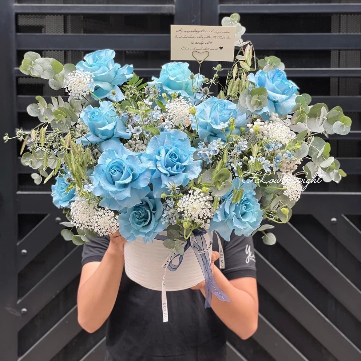 Hộp hoa tươi mà xanh dương "Độc đáo"