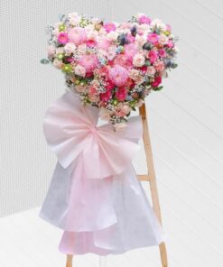 Kệ hoa chúc mừng hình trái tim