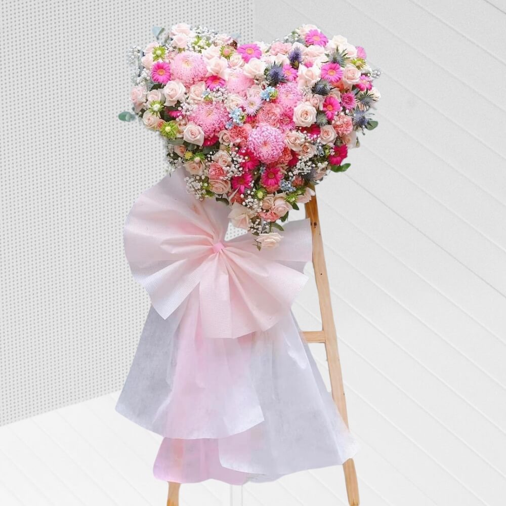 Kệ hoa yêu thương hình trái tim