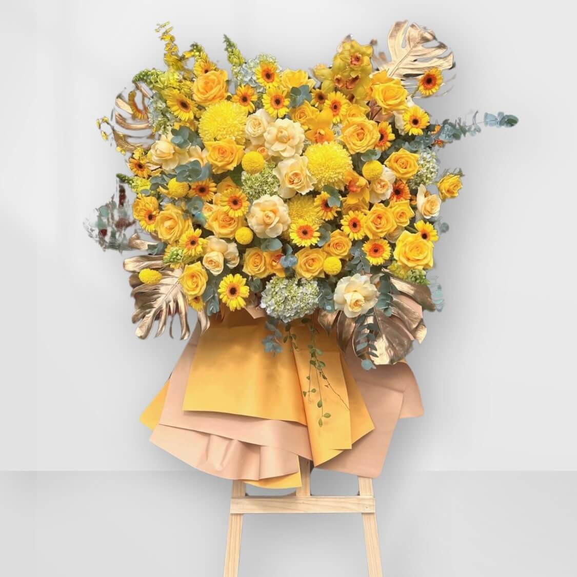 kệ hoa chúc mừng màu vàng