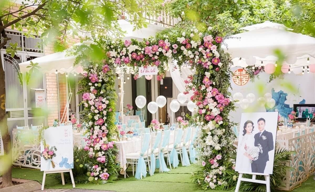 cổng cưới bằng hoa sen