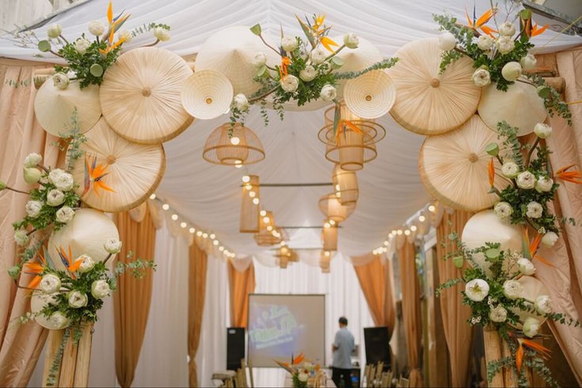 cổng cưới bằng hoa sen