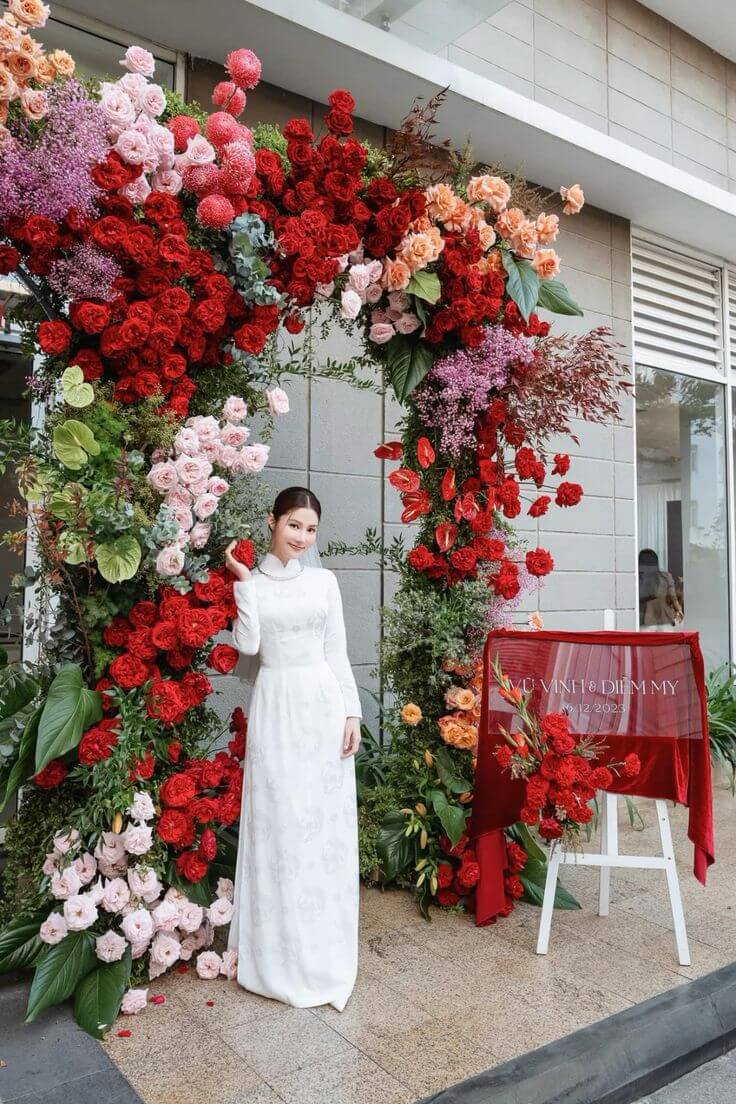 cổng cưới hoa đỏ