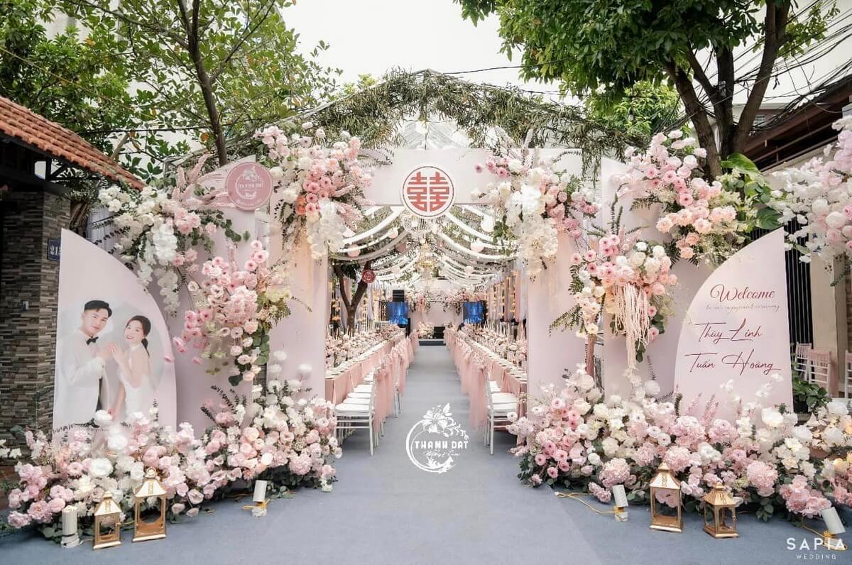 cổng hoa cưới tone hồng