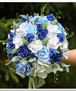 hoa cưới cầm tay hoa hồng xanh