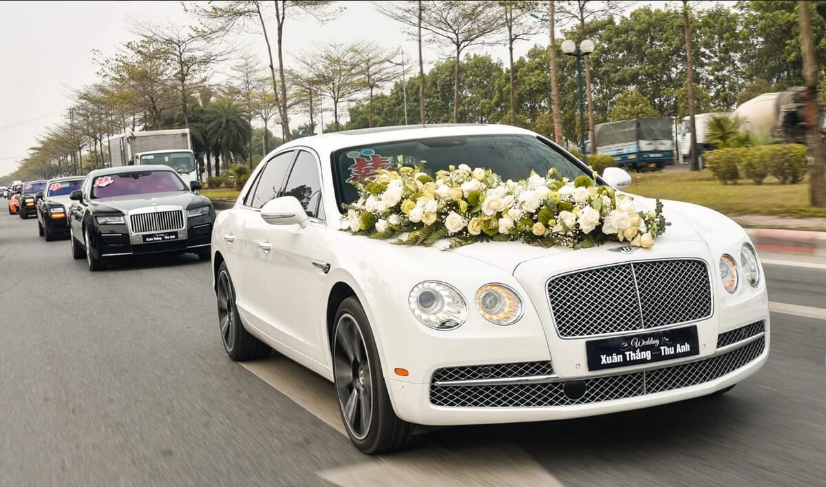 hoa trang trí xe cưới