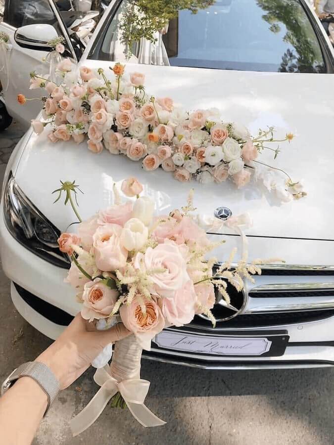 hoa trang trí xe cưới