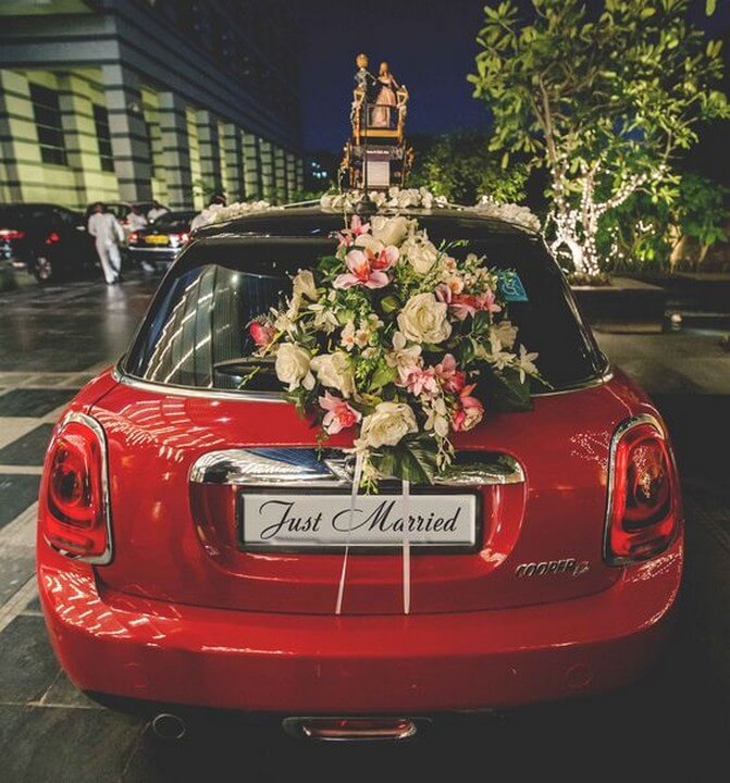 xe hoa cưới màu đỏ