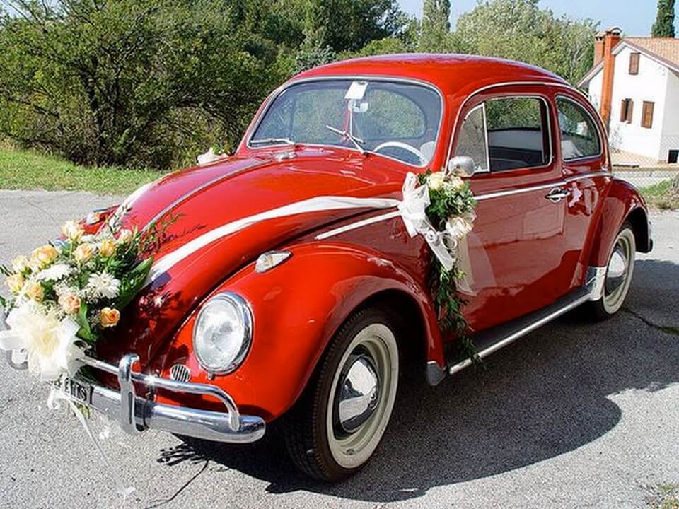 xe hoa cưới màu đỏ