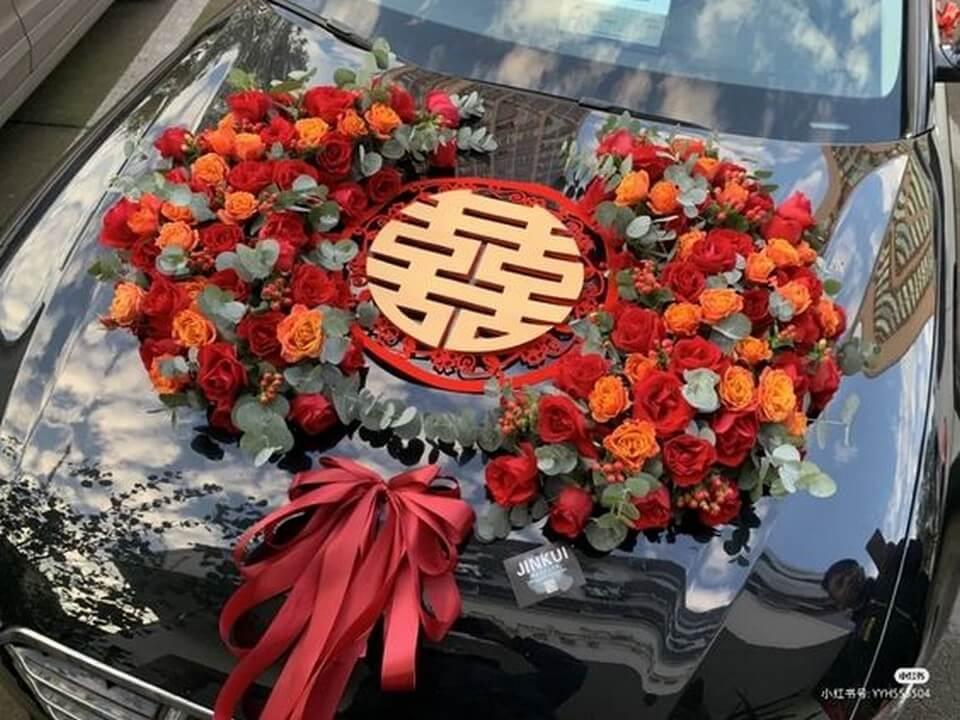 xe hoa cưới màu đỏ