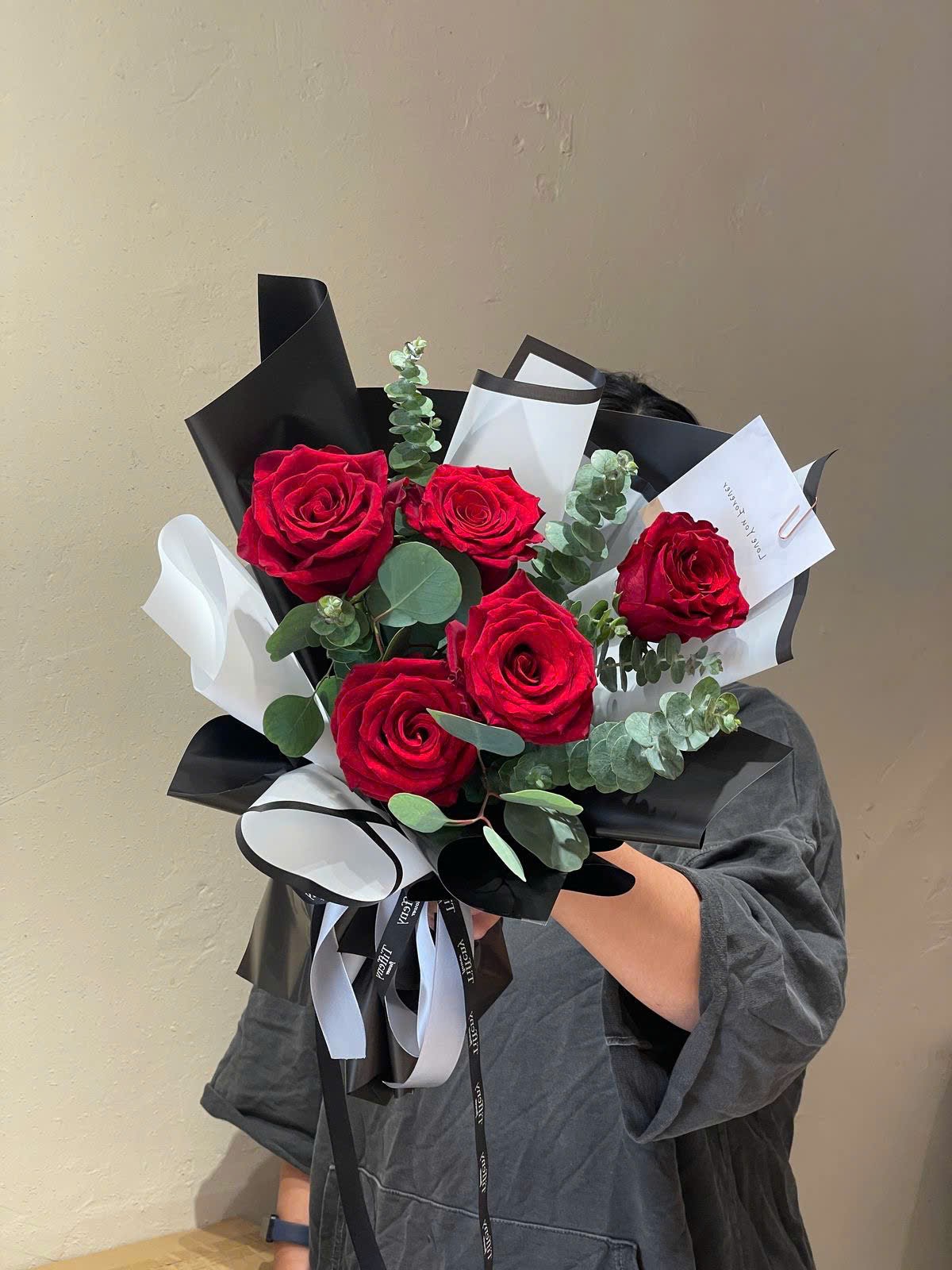 Bó hoa hồng 5 bông màu đỏ