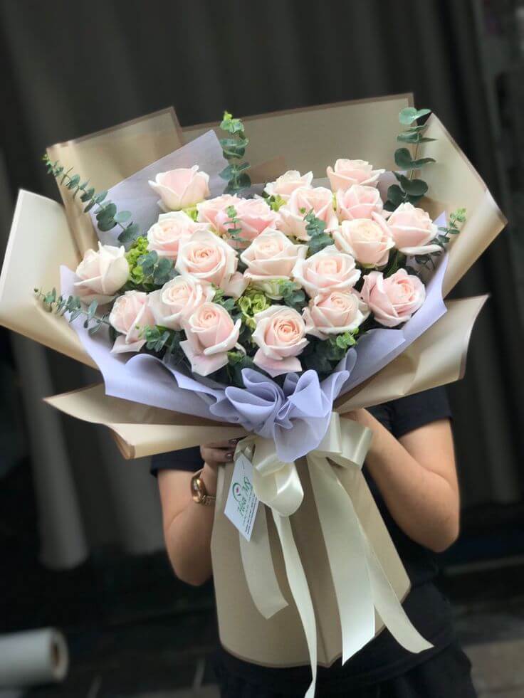 Bó hoa hồng nhạt